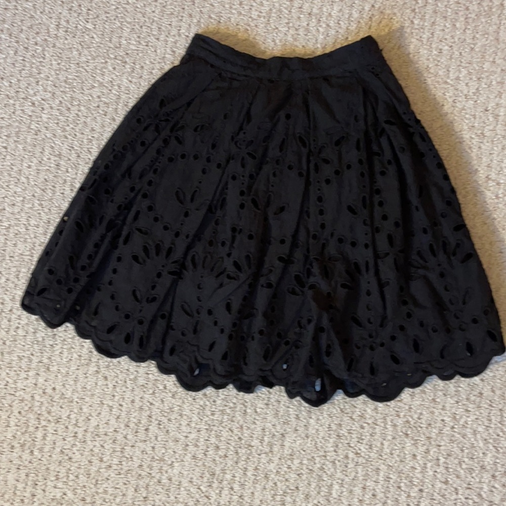 H&M black eyelet lace skirt with hidden side zipper size 0